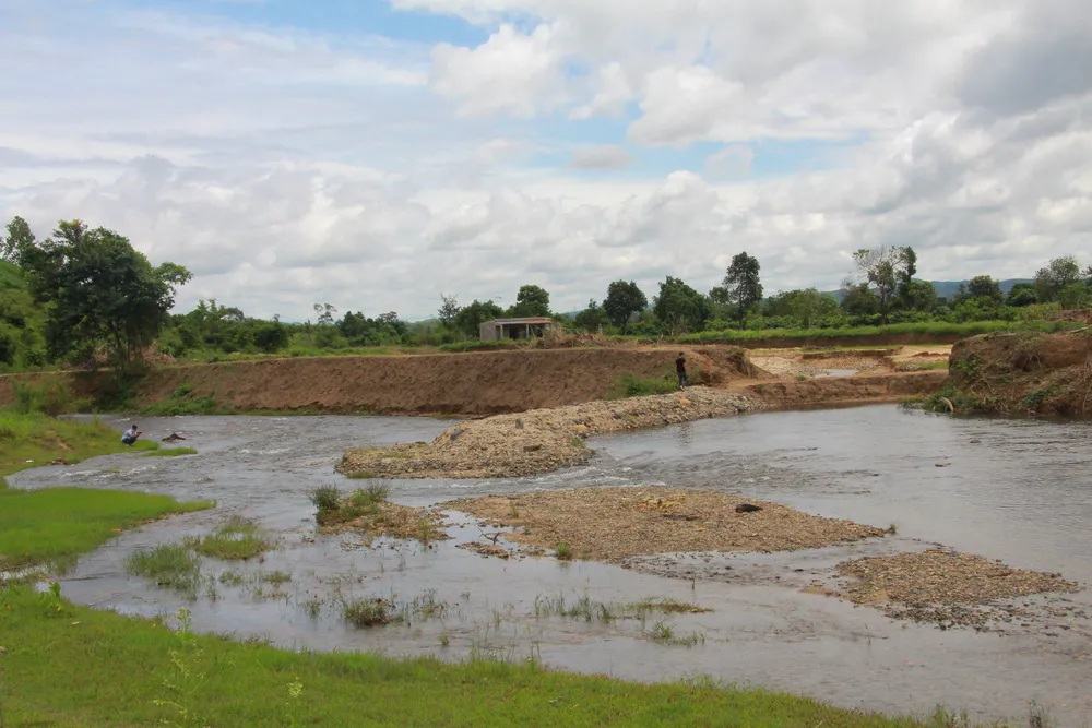 Khu vực suối Đắk Tuôr bị ngăn trái phép để nuôi cá tầm. Ảnh: L.X