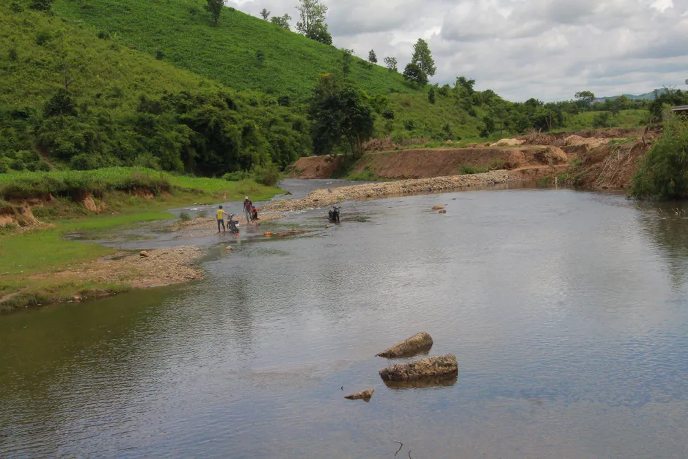 Con suối Đắk Tuôr bị ngăn dòng trái phép. Ảnh: LX