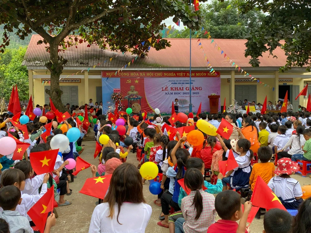 Khai giảng tại trường tiểu học Yang Hăn, huyện Krông Bông (Đắk Lắk). Ảnh: A.X