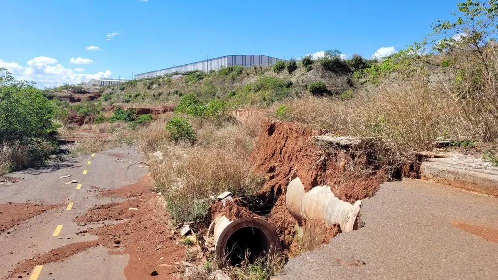Dự án xây dựng hạ tầng kỹ thuật khu công nghiệp Nhân Cơ bị sạt lở đến nay vẫn chưa đưa vào hoạt động. Ảnh: VL