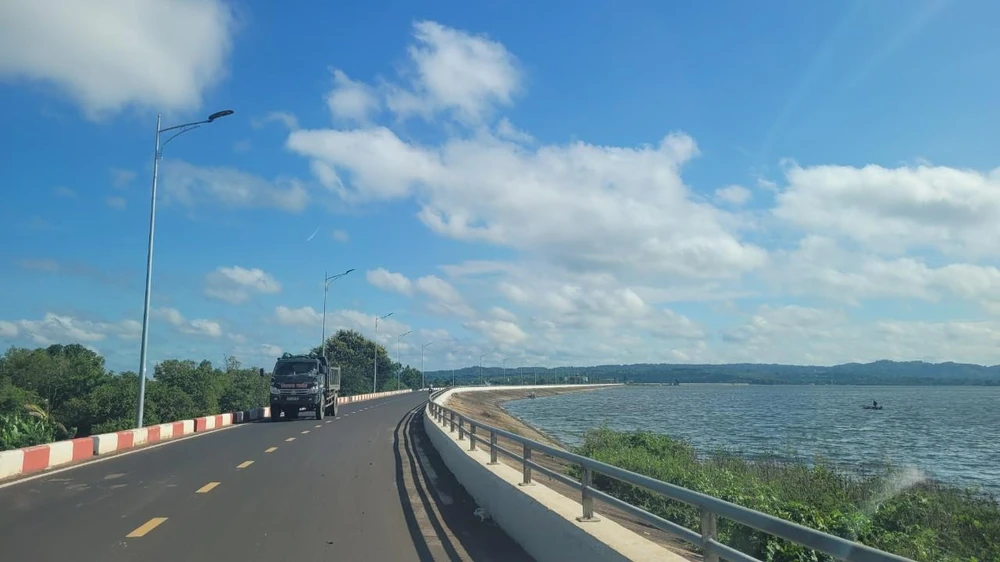 Một góc hồ Ea Kao. Ảnh: VL