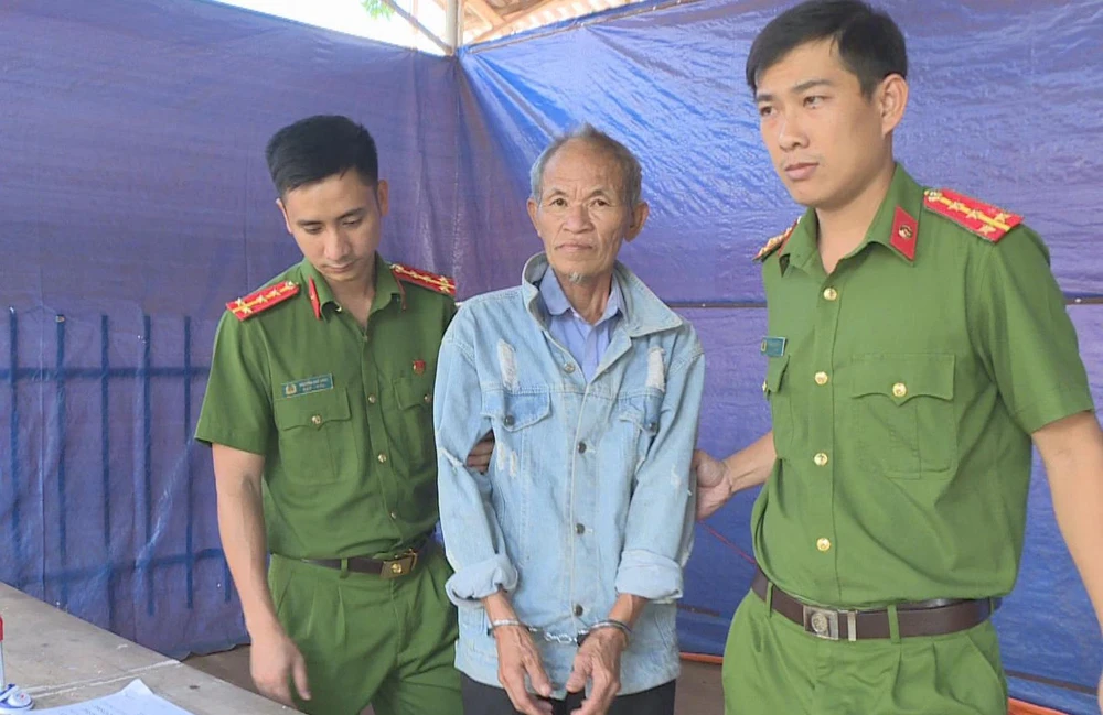 Cơ quan điều tra bắt tạm giam Võ Trọng Nhuần. Ảnh: AX