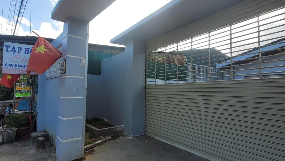 Biết dự án đường Dã Tượng không có kinh phí giải phóng mặt bằng, nhiều hộ dân hiến đất cho chủ đầu tư để mở rộng đường. Ảnh: VŨ LONG Biết dự án đường Dã Tượng không có kinh phí giải phóng mặt bằng, nhiều hộ dân hiến đất cho chủ đầu tư để mở rộng đường. Ảnh: VŨ LONG