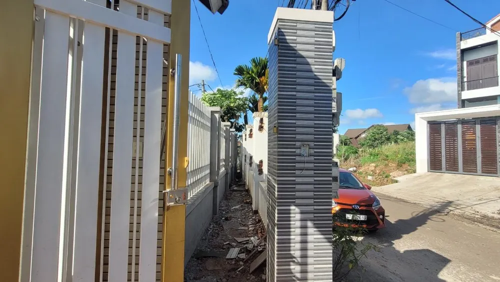 Nhiều hộ dân ở phường Tân An đồng ý hiến đất làm đường. Ảnh: VŨ LONG Nhiều hộ dân ở phường Tân An đồng ý hiến đất làm đường. Ảnh: VŨ LONG