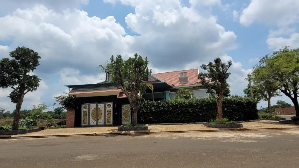 Biệt thự xây dựng trên đất nông nghiệp tại dự án của Công ty TNHH Xây dựng Nam Sơn. Ảnh: VŨ LONG