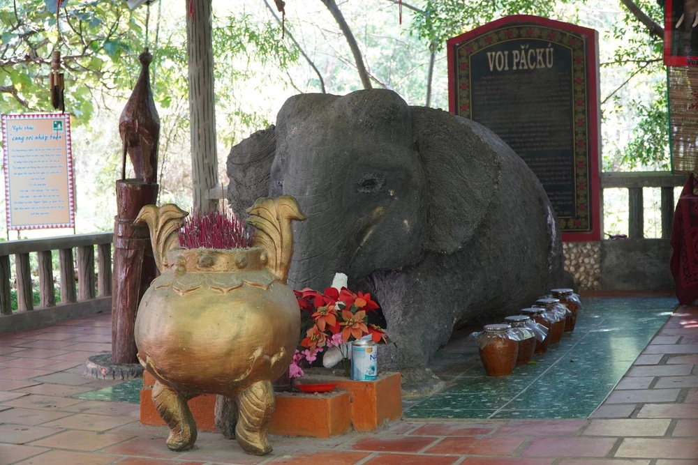 Thờ voi ở huyện Buôn Đôn. Ảnh: HĐ