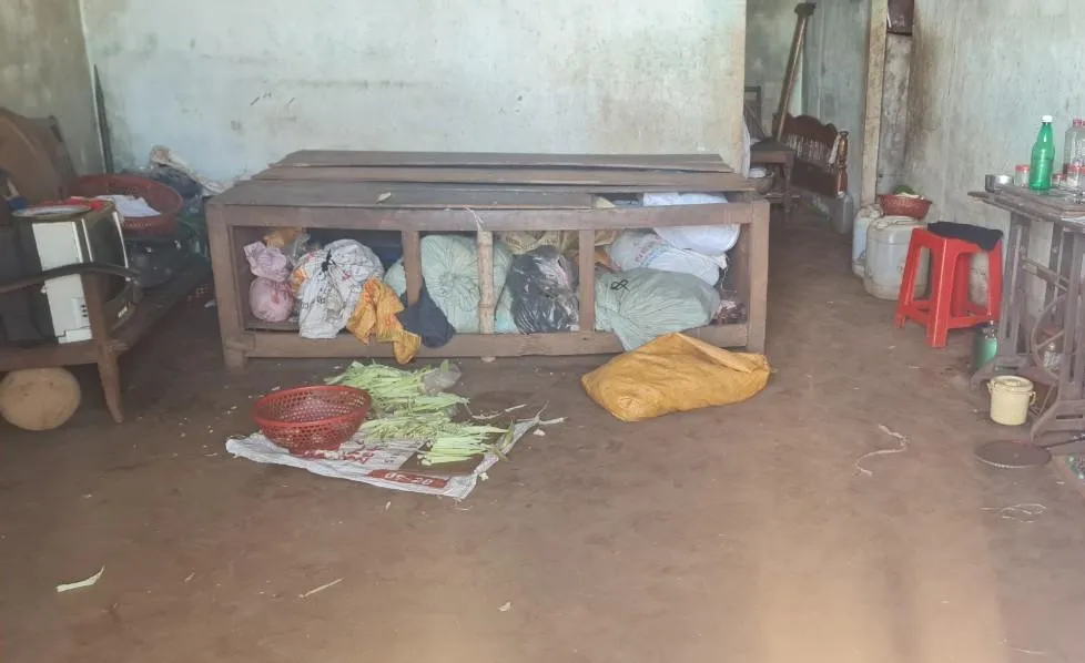 Bên trong căn nhà cháu M. Ảnh: Công an xã Cư Kbô cung cấp Bên trong căn nhà cháu M. Ảnh: Công an xã Cư Kbô cung cấp