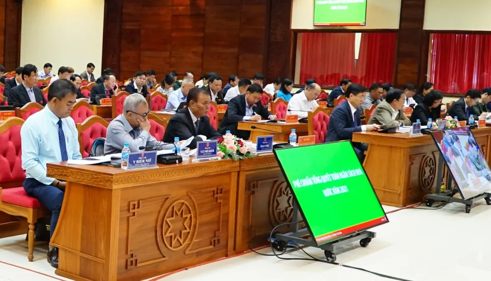 Các địa biểu tại kỳ họp lần thứ năm HĐND tỉnh Đắk Lắk. Ảnh: VŨ LONG