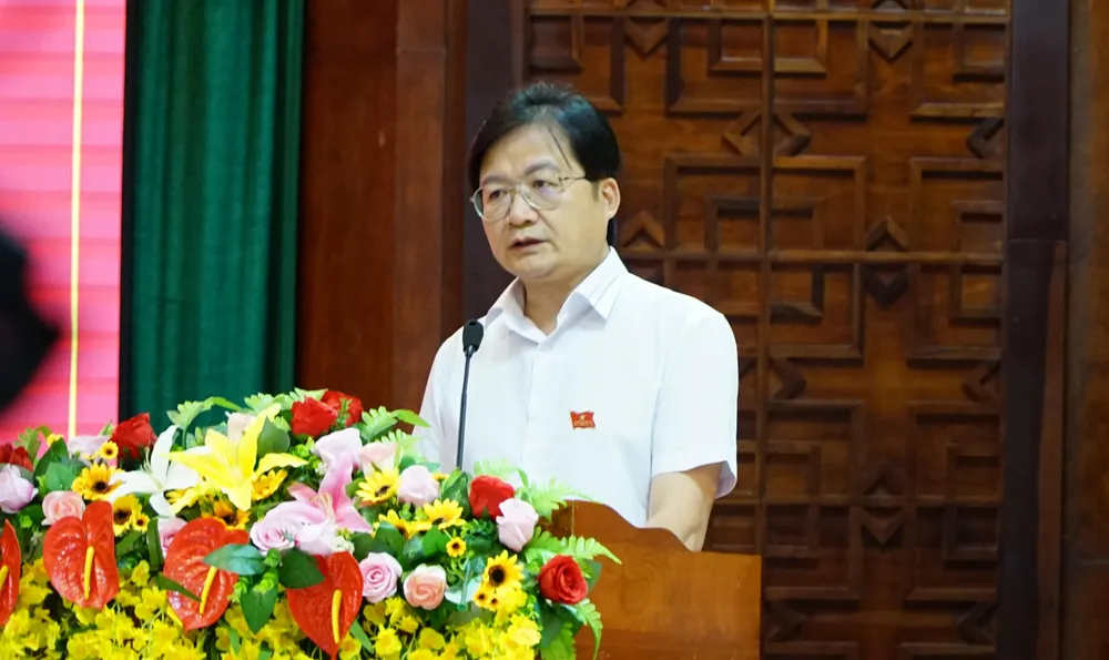 Ông Nguyễn Hoài Dương phát biểu tại kỳ họp. Ảnh: VŨ LONG