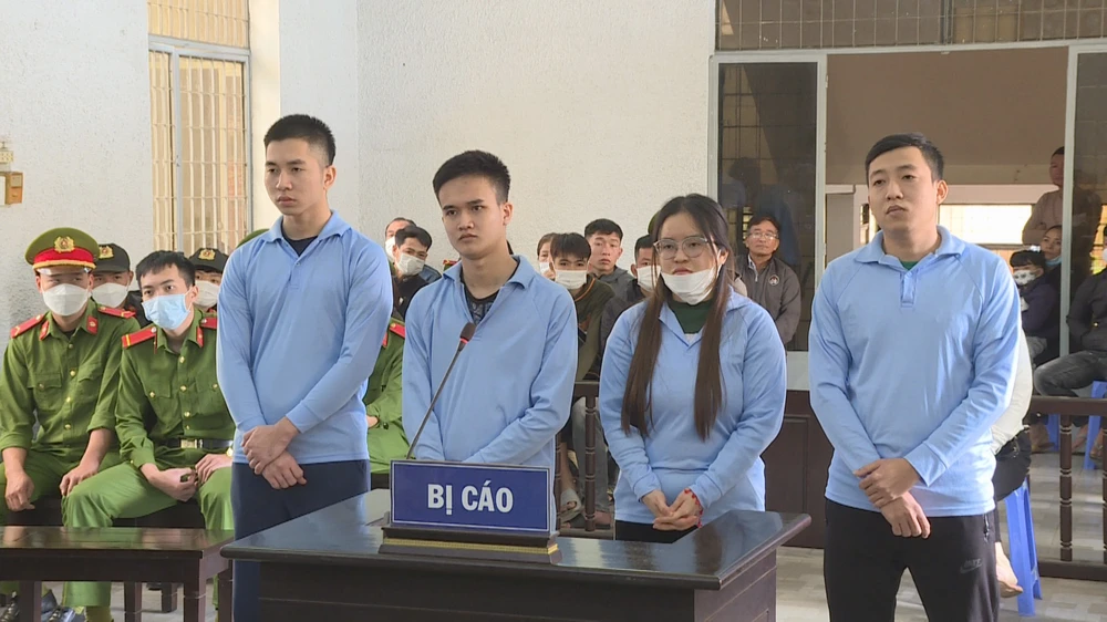 Bốn bị cáo tại phiên xét xử phúc thẩm. Ảnh: SĐ