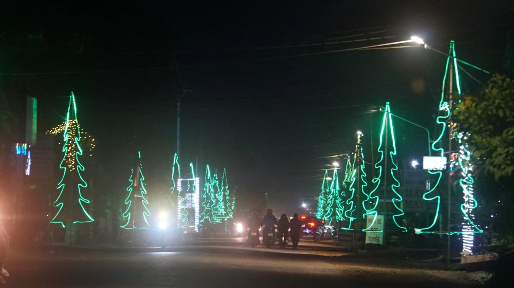 Đường vào Nhà thờ Giáo xứ Vinh An, huyện Đắk Mil (Đắk Nông). Ảnh: LĐ