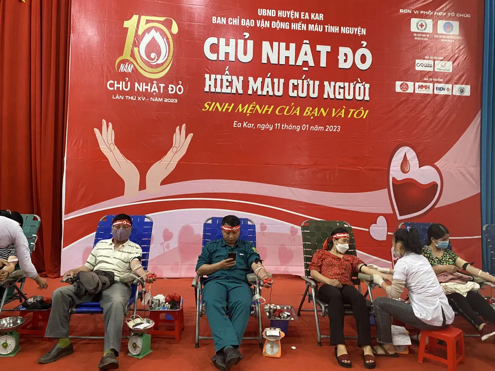 Người dân huyện Ea Kar đi hiến máu. Ảnh: HT Người dân huyện Ea Kar đi hiến máu. Ảnh: HT