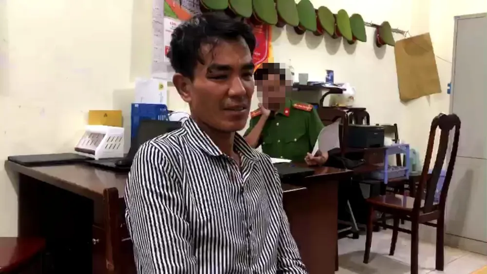 Lê Khánh Hồng tại cơ quan công an. Ảnh: LT