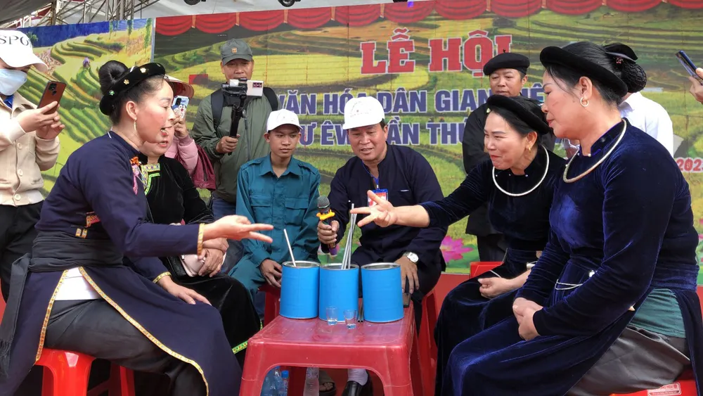 Một trò chơi tại lễ hội. Ảnh: HC