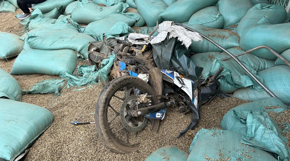 Chiếc xe máy bị không còn nguyên vẹn. Ảnh: VŨ LONG Chiếc xe máy bị không còn nguyên vẹn. Ảnh: VŨ LONG
