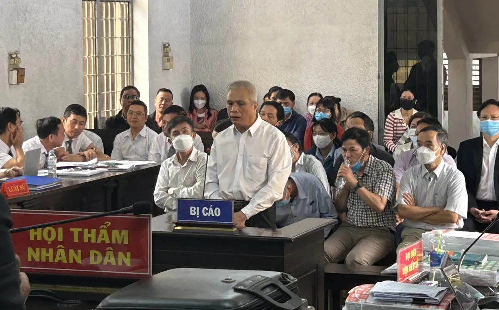 Bị cáo Nguyễn Hữu Huyên. Ảnh: VŨ LONG