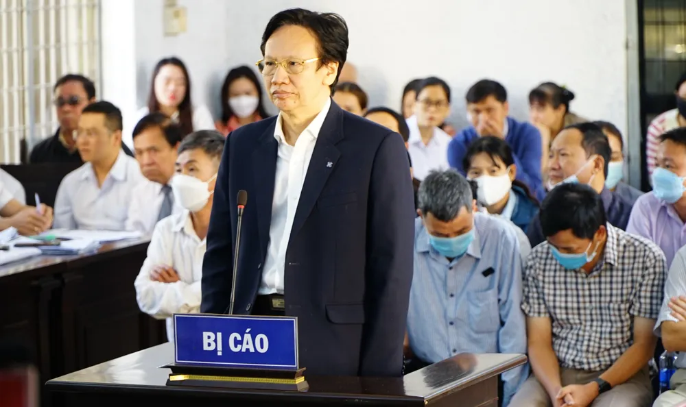 Bị cáo Doãn Hữu Long - cựu giám đốc Sở Y tế Đắk Lắk. Ảnh: VŨ LONG