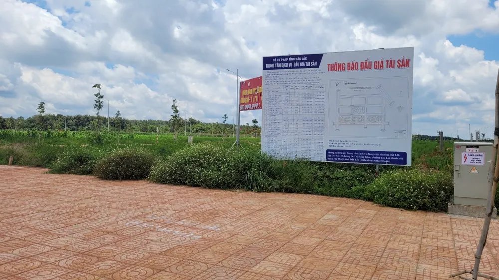 Một dự án phân lô bán nền ở TP Buôn Ma Thuột. Ảnh: VŨ LONG Một dự án phân lô bán nền ở TP Buôn Ma Thuột. Ảnh: VŨ LONG