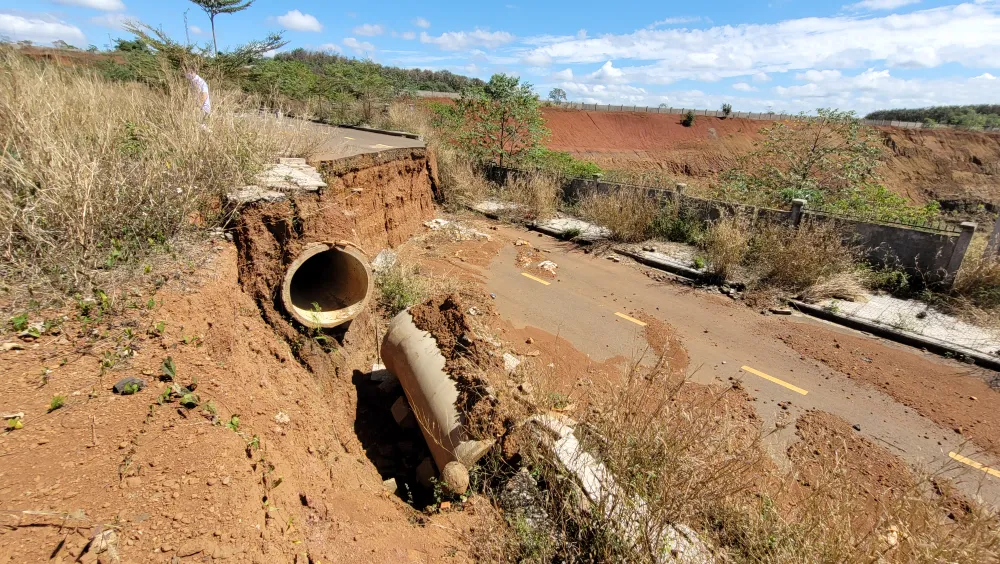 Khu công nghiệp Nhân Cơ bị sạt lở nghiêm trọng. Ảnh: VŨ LONG