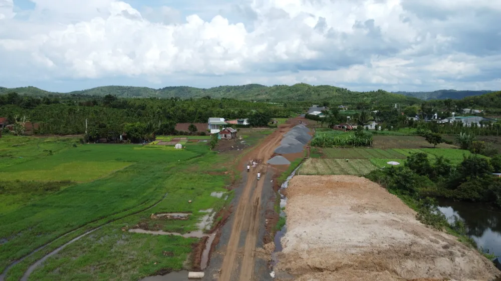 Dự án đường Hồ Chí Minh đoạn tránh phía Đông TP Buôn Ma Thuột chậm tiến độ, đội vốn.Ảnh: VŨ LONG