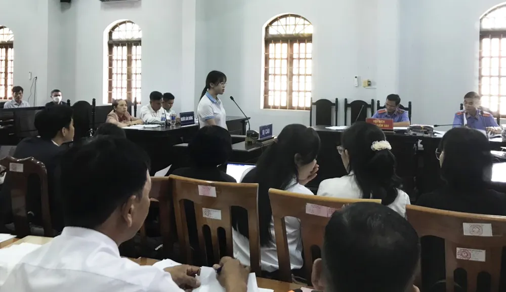 HĐXX xét hỏi bị cáo trong vụ án. Ảnh: NH