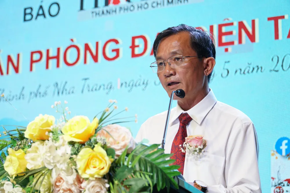 Nhà báo Nguyễn Đức Hiển phát biểu chào mừng tại buổi lễ ra mắt VPĐD báo Pháp Luật TP.HCM