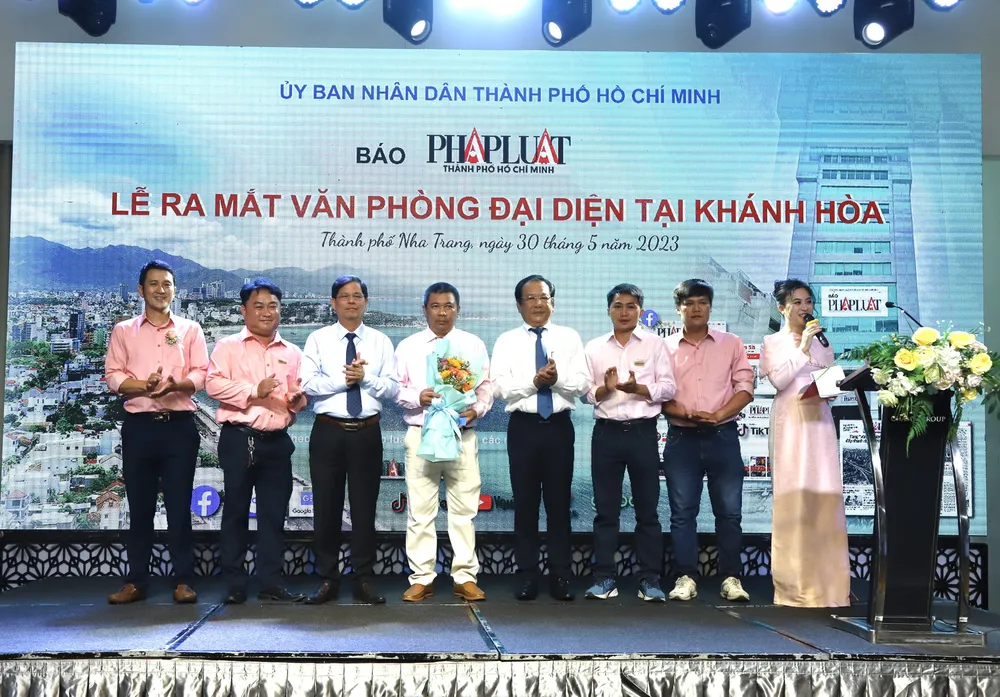 Ra mắt VPĐD báo Pháp Luật TP.HCM tại Khánh Hòa. Ảnh: Núi Xanh