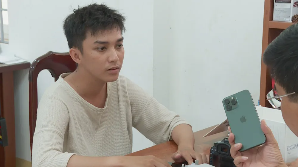 Phan Anh Tuấn tại cơ quan công an. Ảnh: SĐ Phan Anh Tuấn tại cơ quan công an. Ảnh: SĐ