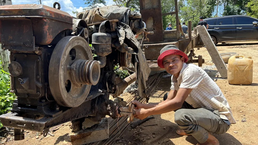 Phương tiện máy cày bị nhóm đối tượng phá hỏng. Ảnh: VŨ LONG