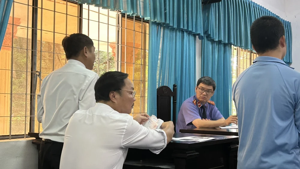 Luật sư nêu quan điểm tại phiên tòa. Ảnh: VŨ LONG