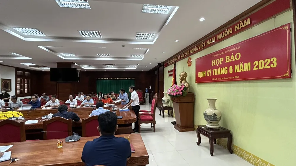 Cuộc họp báo do UBND tỉnh Đắk Lắk tổ chức chiều 10-7. Ảnh: VŨ LONG