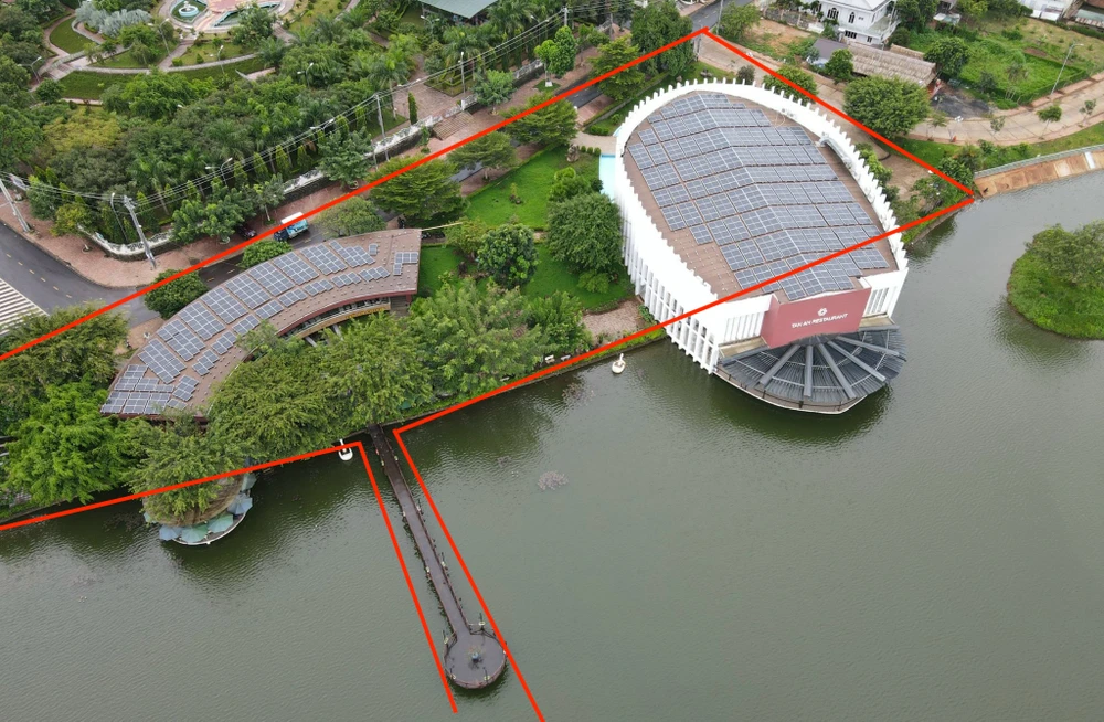 Khu vực đất quy hoạch công viên được chuyển thành đất thương mại dịch vụ trái quy định. Ảnh. VŨ LONG