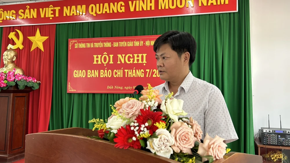 Ông Vũ Xuân Quỳnh cung cấp thông tin tại Hội nghị giao ban báo chí. Ảnh: VŨ LONG