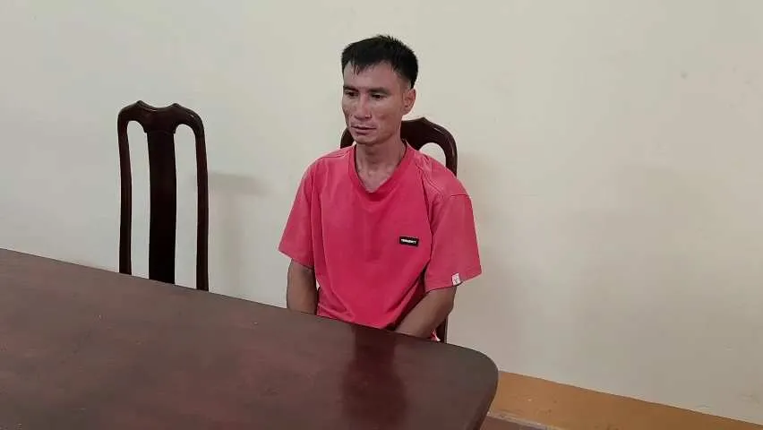 Viên Đình Mạnh tại cơ quan công an. Ảnh: SĐ