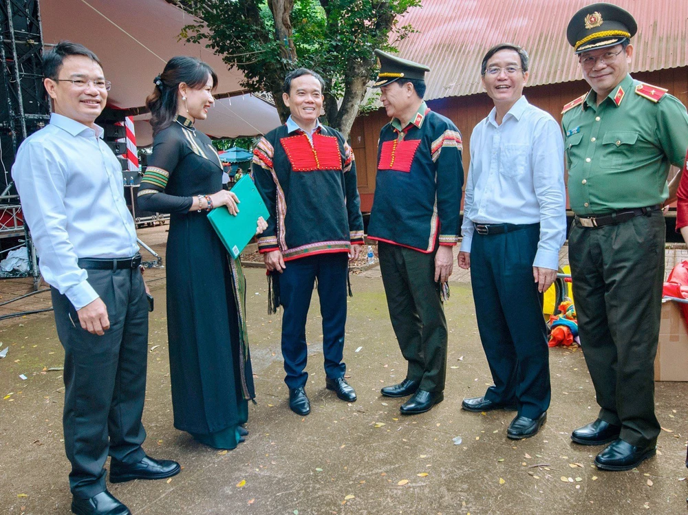 Các đại biểu tham dự ngày hội toàn dân bảo vệ an ninh Tổ quốc năm 2023 được tổ chức tại phường An Lạc. Ảnh: AX