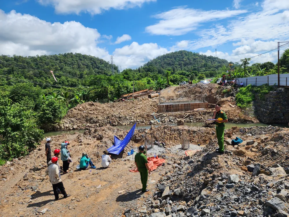 Khu vực tử vong tại khu vực đang thi công. Ảnh: AX