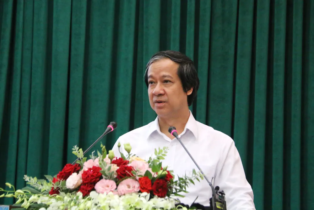 Bộ trưởng Nguyễn Kim Sơn phát biểu khi dự hội nghị tổng kết năm học 2022-2023, triển khai nhiệm vụ năm học 2023-2024 tại tỉnh Đắk Nông. Ảnh: AX Bộ trưởng Nguyễn Kim Sơn phát biểu khi dự hội nghị tổng kết năm học 2022-2023, triển khai nhiệm vụ năm học 2023-2024 tại tỉnh Đắk Nông. Ảnh: AX