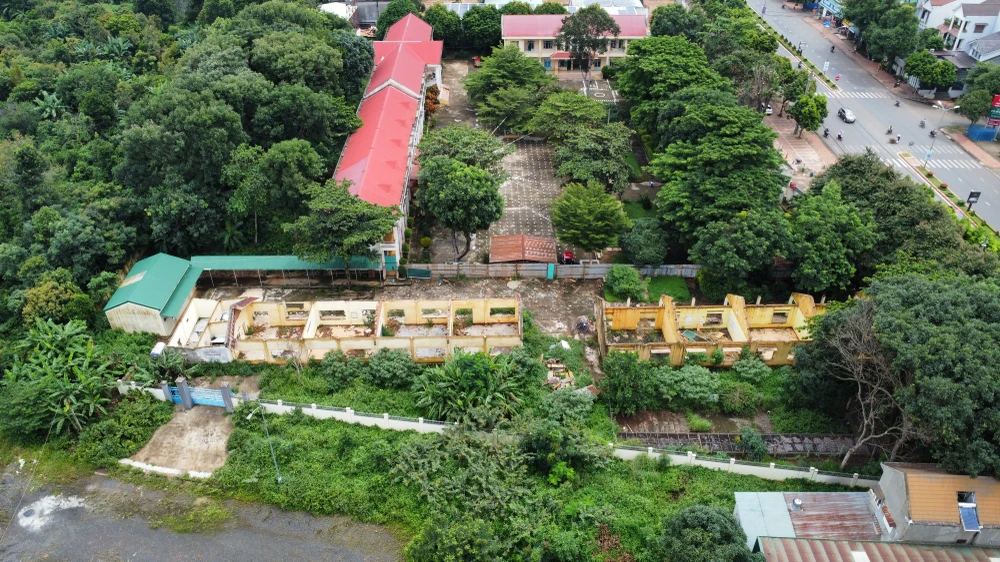 Công trình trường tiểu học Nguyễn Viết Xuân chưa triển khai thi công. Ảnh: VŨ LONG