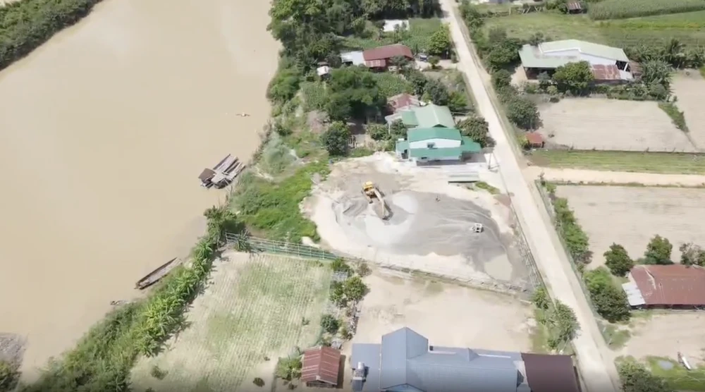 Bãi tập kết trái phép của Công ty Cổ phần Đoàn Chính Nghĩa ở buôn M'Liêng, xã Đắk Liêng, huyện Lắk. Ảnh: VŨ LONG Ảnh chụp Màn hình 2023-09-20 lúc 08.21.59.png