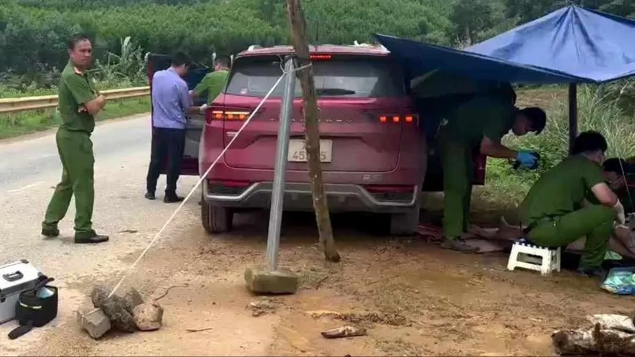 Ô tô 5 chỗ tự tông lan can ở đèo M'đrắk, 5 người thương vong.jpg