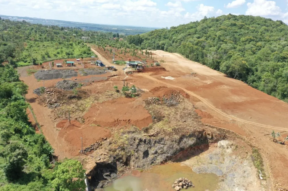 Khu vực đất ông Phan Ngọc Diễn san gạt từ năm 2020. Ảnh: VŨ LONG sân golf.png