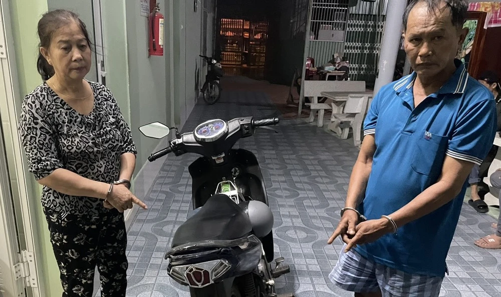 Đặng Thị Thu Yến, Nguyễn Văn Thình lúc bị bắt. Ảnh: MQ hình 2.jpg