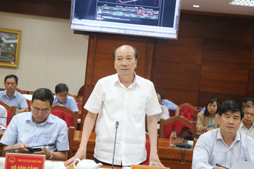 ông Phạm Ngọc Nghị, Chủ tịch UBND tỉnh Đắk Lắk, phát biểu tại buổi làm việc với Bộ GTVT. Ảnh: NH z5419971297425_2608b11304c4ba41a4511d6eb9853a6c.jpg