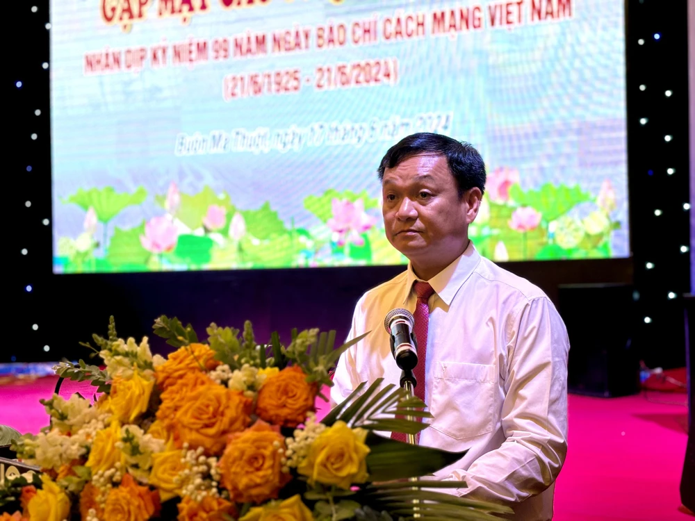 Ông Vũ Văn Hưng phát biểu tại buổi gặp mặt báo chí. Ảnh: HG bao-chi-da-quang-ba-hinh-anh-con-nguoi-tp-buon-ma-thuot-den-nguoi-dan-ca-nuoc-va-the-gioi.jpg