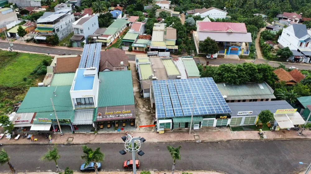 Phần đường đi chung (vạch màu đỏ) được cấp cho người dân dẫn đến khiếu kiện. Ảnh: VŨ LONG cấp sổ hồng.jpg