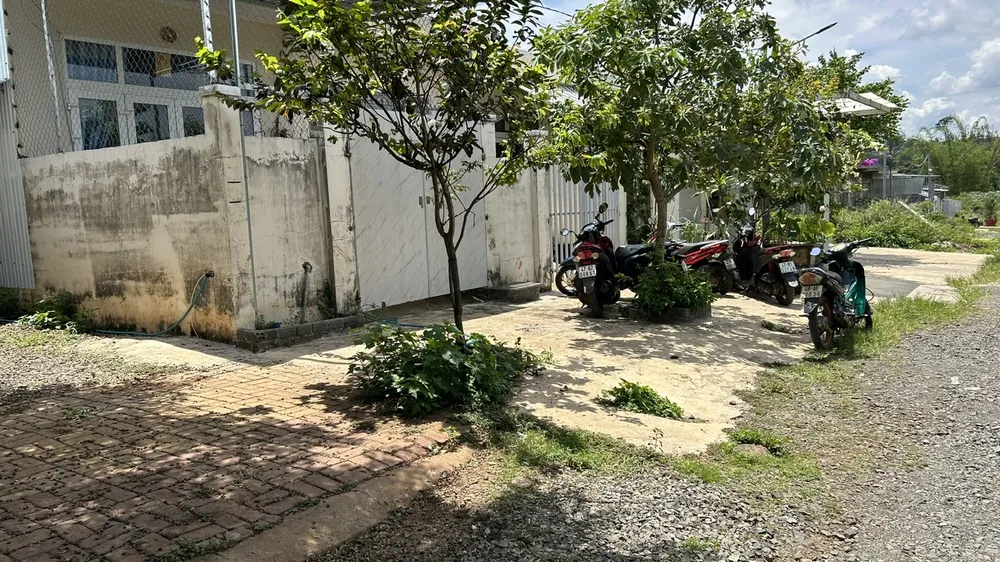 Người dân ở tại khu nhà ở xã hội của Công ty Nam Sơn. Ảnh: NGUYÊN VŨ z5575526106430_7f07995c87569b5c88d6dcdbaf09e92e.jpg
