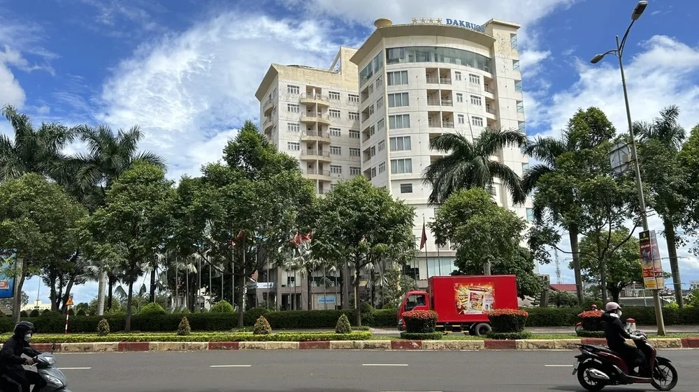 Khách sạn Dakruco của Công ty CP cao su Đắk Lắk. Ảnh: VŨ LONG thu được đồng nào.jpg