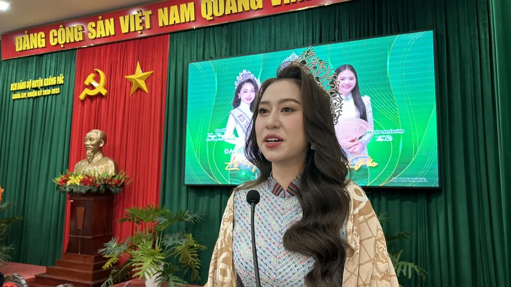 Hoa hậu Đinh Thị Hoa, Đại sứ du lịch Việt Nam năm 2024, đại sứ truyền thông lễ hội sầu riêng Krông Pắk chia sẻ tại họp báo. Ảnh: VŨ LONG z5644251322628_ea96ad49c41b1ada0df45153c264f3ab.jpg
