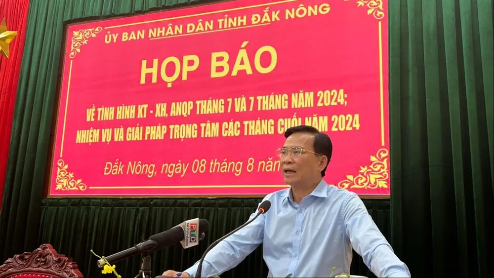 Chủ tịch UBND tỉnh Đắk Nông Hồ Văn Mười phát biểu tại họp báo. Ảnh: VŨ LONG Bộ công an.jpg