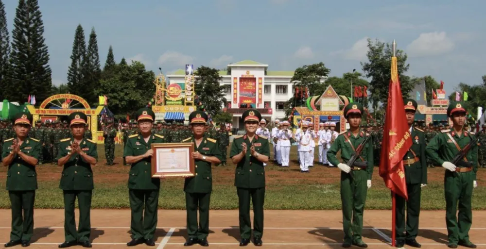 Lữ đoàn Đặc công bộ 198 được tặng Huân chương bảo vệ Tổ quốc hạng Nhất. Ảnh: QA Lữ đoàn đặc công bộ.png